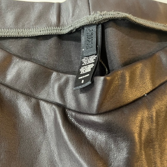 SKIMS Faux Leather Boot Cut High Waisted Leggings in cocoa size medium - Picture 4 of 4